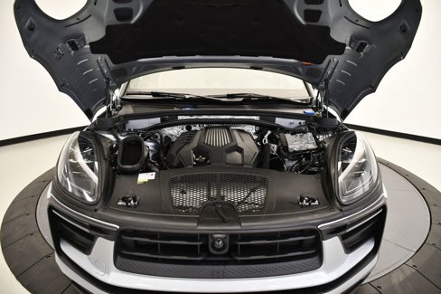 Certified 2023 Porsche Macan image 13