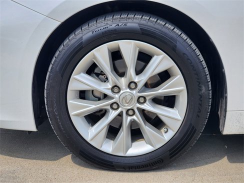 Used 2015 Lexus ES 300h w/ Navigation System Package image 22
