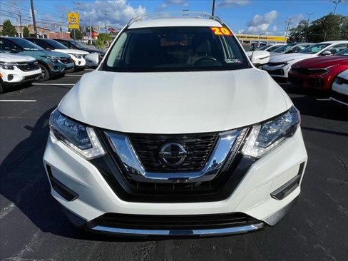 Used 2020 Nissan Rogue SV image 2