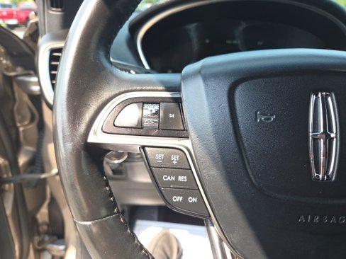 Used 2019 Lincoln Nautilus Select image 19