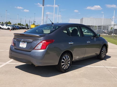 Used 2017 Nissan Versa SV image 5