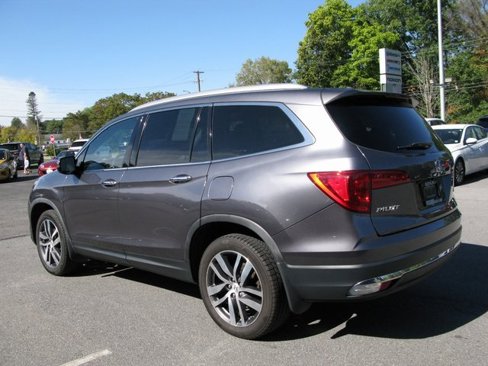 Used 2017 Honda Pilot Touring image 8