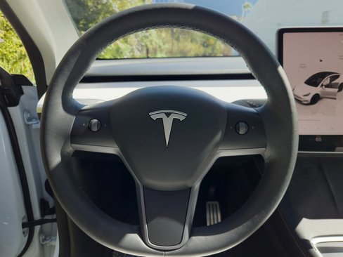 Used 2022 Tesla Model Y Performance image 14