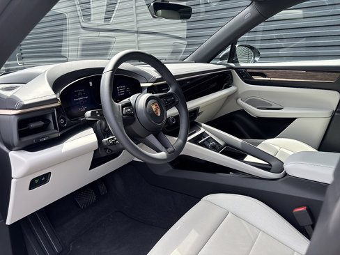 Certified 2024 Porsche Macan 4 Electric image 7