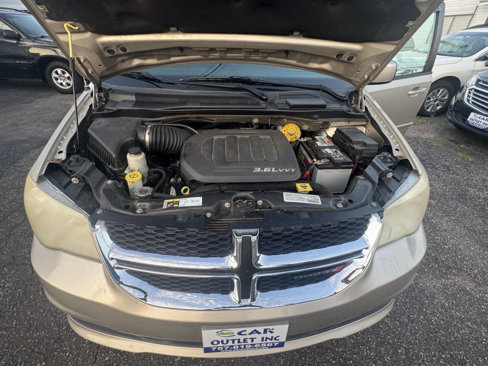 Used 2014 Dodge Grand Caravan SXT image 9