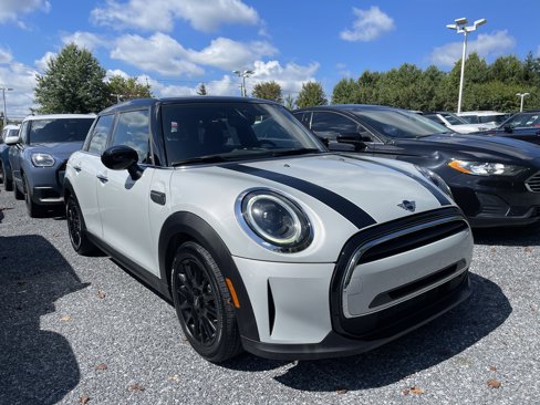 Used 2022 MINI Cooper 4-Door Hardtop image 3