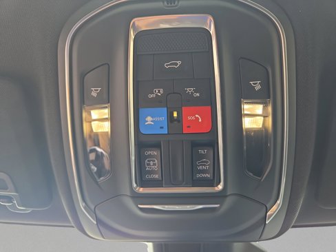 New 2025 Jeep Grand Cherokee Laredo image 12