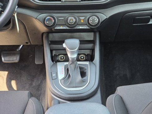 Used 2022 Kia Forte LXS image 23