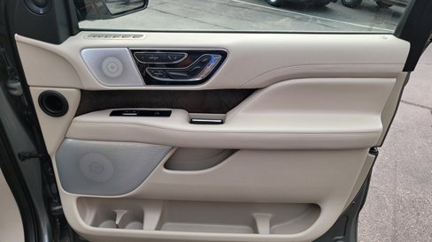 Used 2019 Lincoln Navigator Reserve image 41