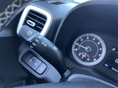 Used 2022 Hyundai Venue Limited image 30