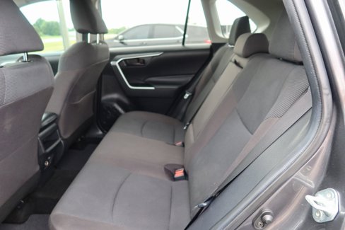 Used 2020 Toyota RAV4 LE image 11
