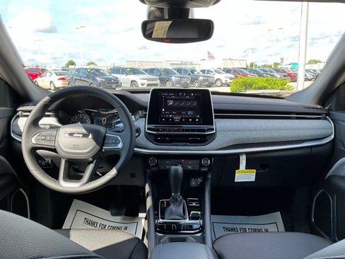 New 2025 Jeep Compass Latitude image 13