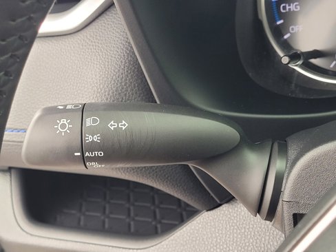 Used 2022 Toyota RAV4 SE image 26