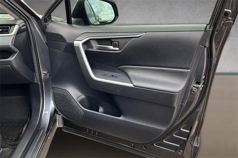 Used 2019 Toyota RAV4 XLE Premium image 19
