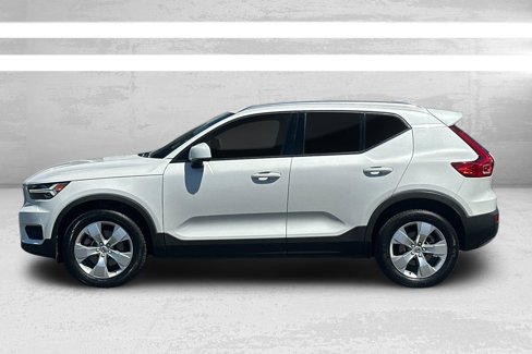 Certified 2022 Volvo XC40 T5 Momentum image 7