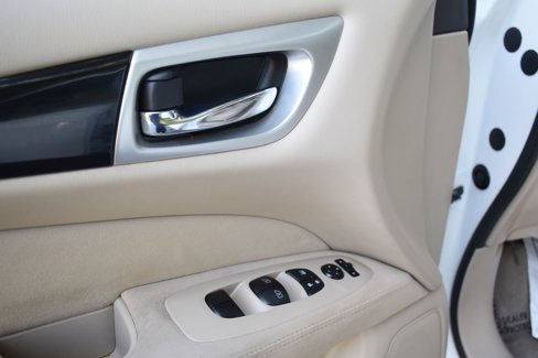 Used 2015 Nissan Pathfinder SV image 23