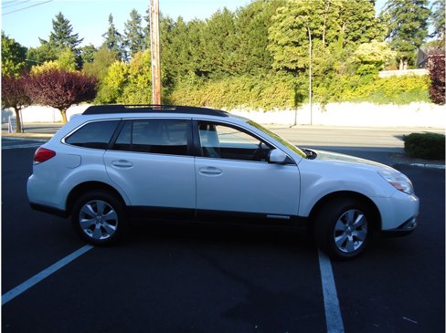 Used 2010 Subaru Outback 2.5i Premium image 5