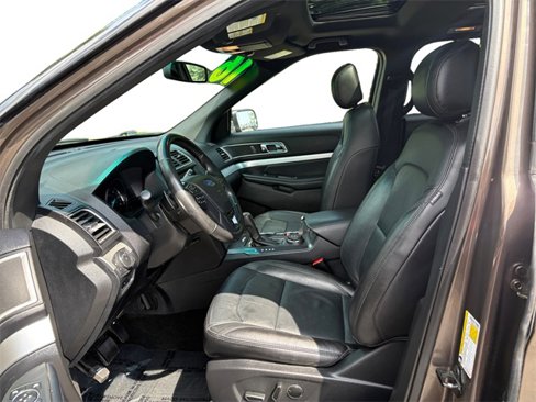 Used 2016 Ford Explorer XLT w/ Equipment Group 202A image 9