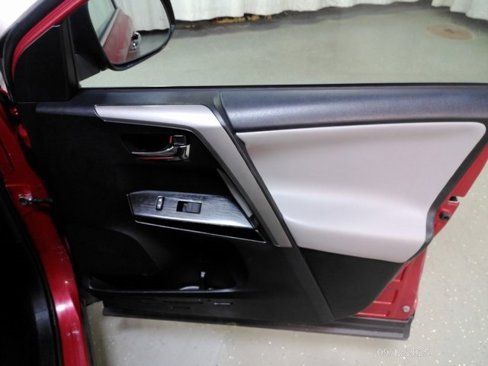 Used 2016 Toyota RAV4 Limited image 29