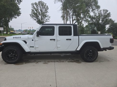 Used 2021 Jeep Gladiator Willys image 4