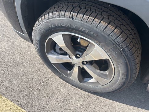 Used 2019 Jeep Cherokee Limited image 4