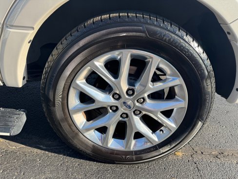 Used 2016 Ford Expedition Limited w/ Equipment Group 301A image 24