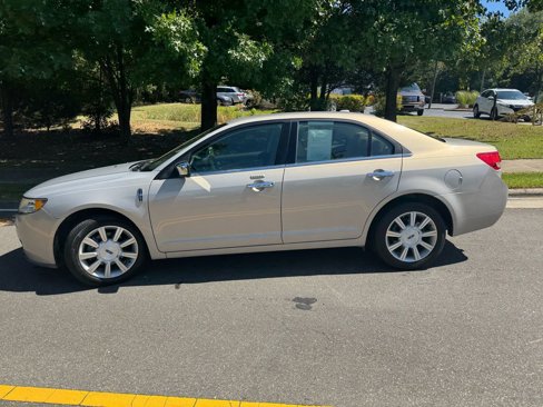 Used 2010 Lincoln MKZ image 13