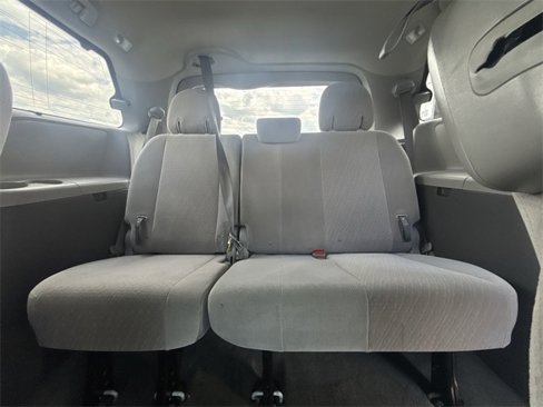 Used 2018 Toyota Sienna LE image 18