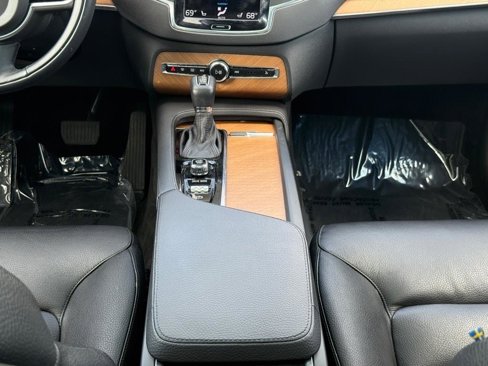 Certified 2021 Volvo XC90 T6 Momentum w/ Climate Package image 13