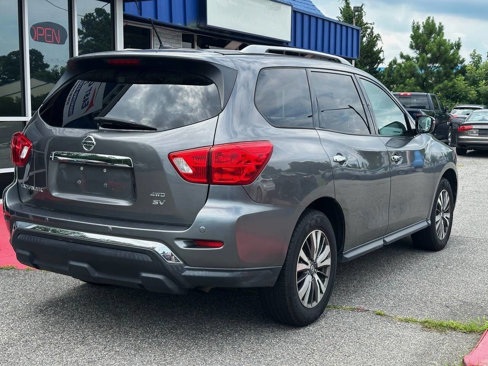 Used 2018 Nissan Pathfinder SV image 3