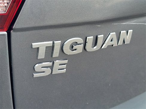 Used 2021 Volkswagen Tiguan SE image 7