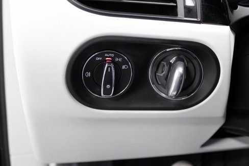 Certified 2025 Porsche Macan image 25