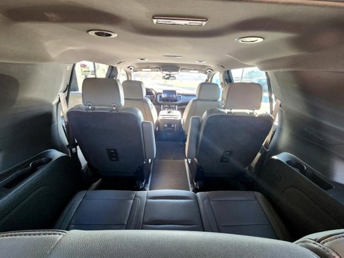 Used 2023 GMC Yukon XL SLT image 10