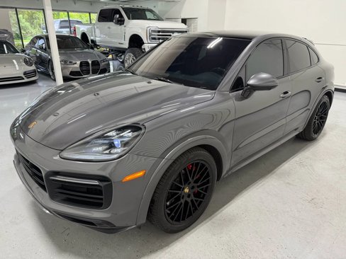 Used 2023 Porsche Cayenne GTS image 3