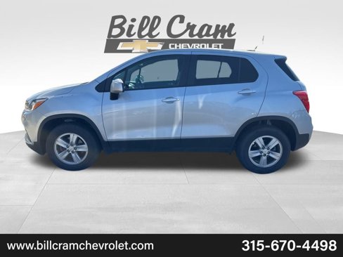 Used 2022 Chevrolet Trax LS w/ Tint and Cruise Package image 6