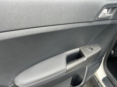 Used 2022 Kia Sportage LX image 13