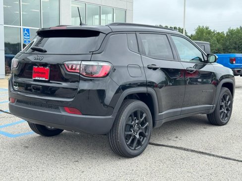New 2025 Jeep Compass Latitude image 4