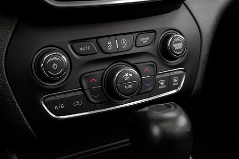 Used 2021 Jeep Cherokee Limited w/ Elite Package image 37