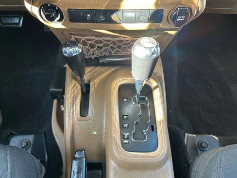 Used 2015 Jeep Wrangler Unlimited Rubicon w/ Max Tow Package image 11