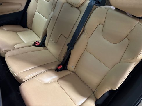 Used 2017 Volvo XC90 T6 Momentum w/ Vision Package image 10