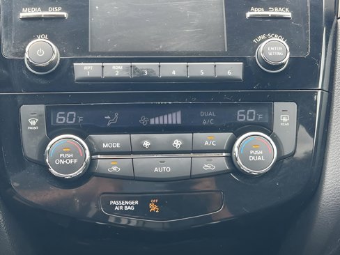 Used 2016 Nissan Rogue SV image 18