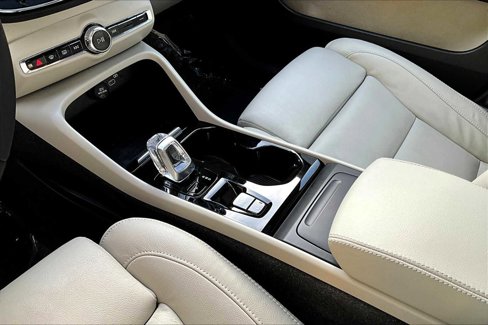 Used 2024 Volvo XC40 B5 Plus w/ Protection Package Premier image 15