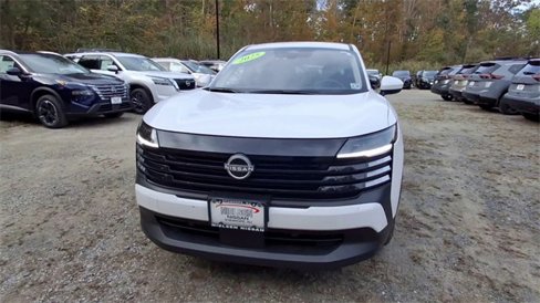 Used 2025 Nissan Kicks SV image 3