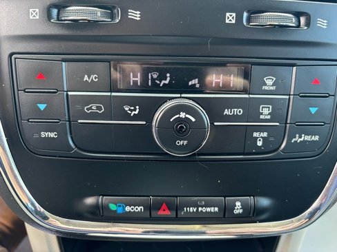 Used 2016 Chrysler Town & Country Touring image 38