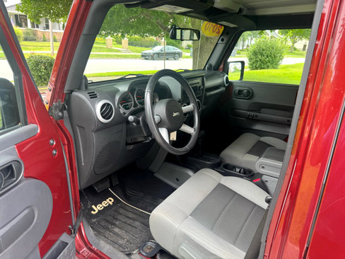 Used 2010 Jeep Wrangler Unlimited Sahara w/ Mopar Chrome Edition Group image 9
