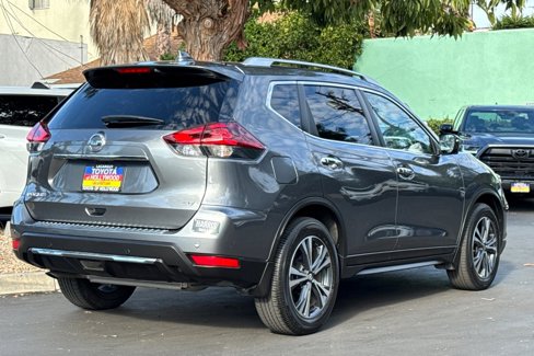 Used 2019 Nissan Rogue SV w/ Premium Package image 4