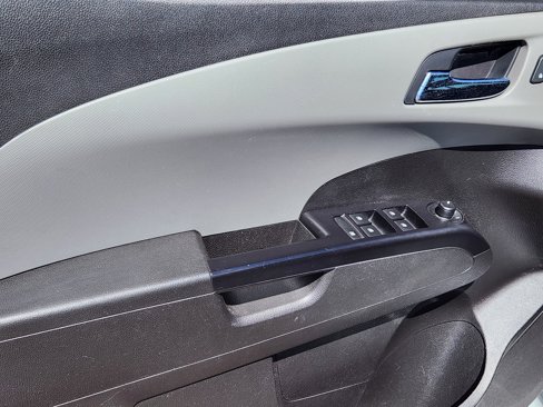 Used 2018 Chevrolet Sonic LT w/ Convenience Package image 18