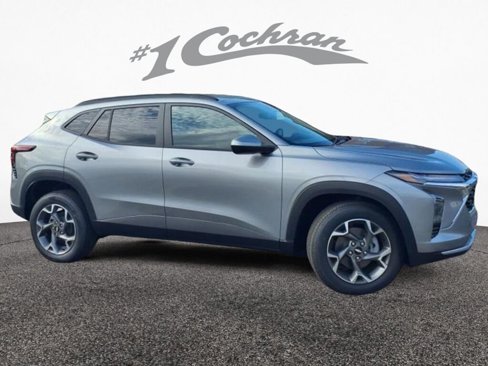 New 2025 Chevrolet Trax LT w/ LT Convenience Package image 2