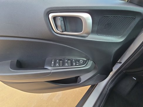 Used 2024 Hyundai Venue SEL image 20