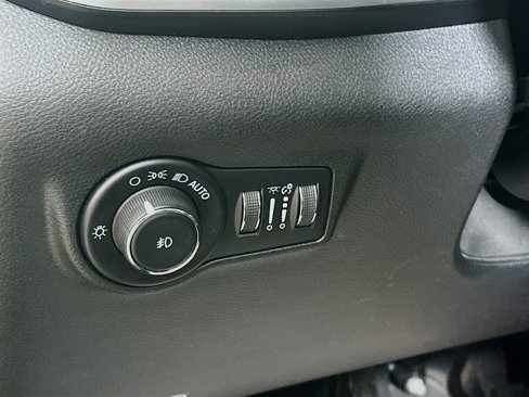 Used 2022 Jeep Compass Latitude image 10